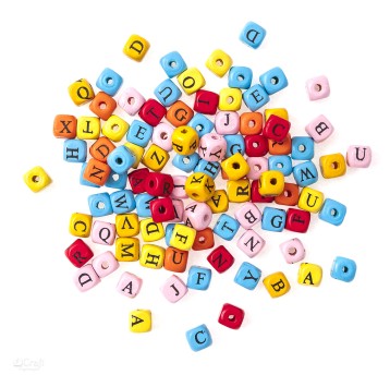 DREWNIANE KORALIKI KOLOROWE, LITERY, 100 SZT.4792