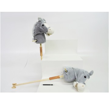 KOŃ HOBBY HORSE Z DŹWIĘKIEM 95CM SZARY 8330