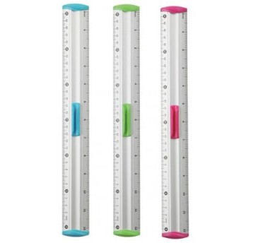 LINIJKA ALUMINIOWA Z UCHWYTEM NA OŁÓWEK 30CM 7605