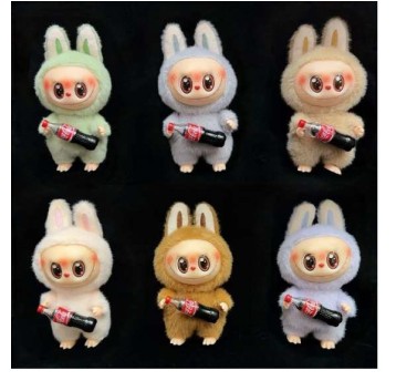 MASKOTKA LABUBU 20CM COCA-COLA BUTELKA A"12 0777