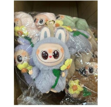 MASKOTKA LABUBU 20CM Z KWIATKIEM A"12 0593