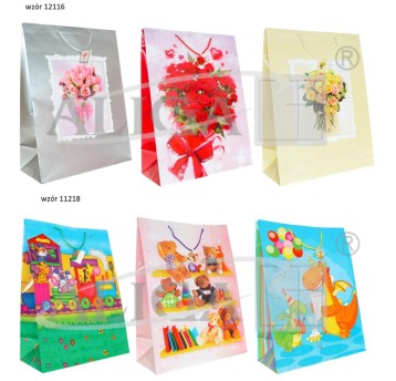 Torebki lakierowane - wzory całoroczne